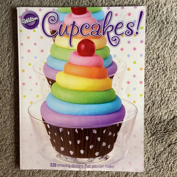 Large Set of Wilton Cake Decorating YearBooks and extras! - Picture 2 of 13